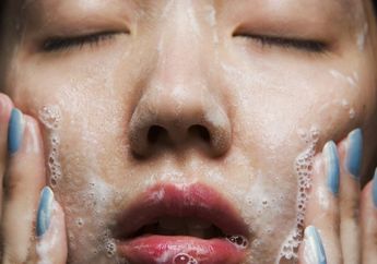 3 Facial Wash Paling Ampuh Cerahkan Kulit. Cocok Untuk Kulit Sensitif!