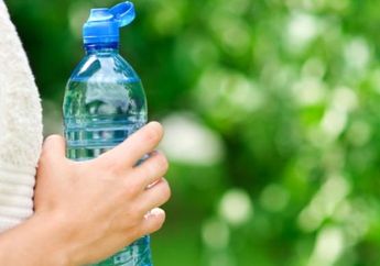 Anak Bule Maudy Koesnaedi Minum Air Langsung dari Plastik, Ini Bahayanya Bagi Tubuh Beberapa Tahun Mendatang