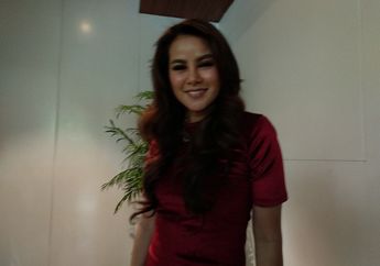 Cerita Olla Ramlan Beradegan Mesra di Ranjang Bersama Teuku Zacky