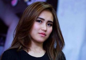 Tampil Cantik saat Makan dengan Denny Cagur, Bentuk Rambut Ayu Ting Ting Langsung Jadi Sorotan
