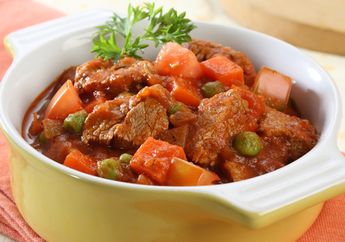 Makan Siang Hari Ini Pasti Jadi Istimewa dengan Daging Masak Pasta Tomat