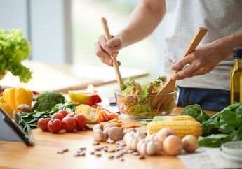 5 Manfaat Rutin Mengonsumsi Salad Sayuran Selain Menurunkan Berat Badan