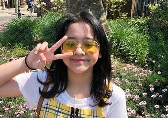 5 Inspirasi Stylish Pakai Kaos ala Cinta Kuya Biar Enggak Ngebosenin