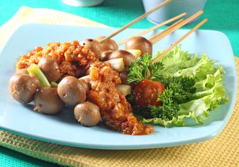 Ganjal Lapar di Sore Hari dengan Resep Sate Jamur Sambal Rujak Ini, Pedas Segar!