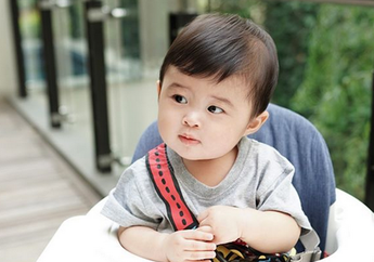 Anak Sandra Dewi Berusia 8 Bulan, Hati-hati Dengan Perubahan Ini Moms!