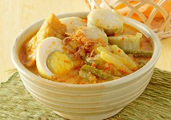 Bak Oasis Di Tengah Wabah Corona, Pemilik Warteg dan Tukang Lontong Kompak Bagikan Makanan Gratis ke Petugas Kebersihan