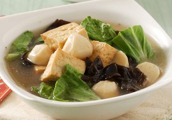 Buat Anggota Keluarga Betah Di Rumah dengan Sup Pokcoy Bakso Ikan yang Lezat Ini