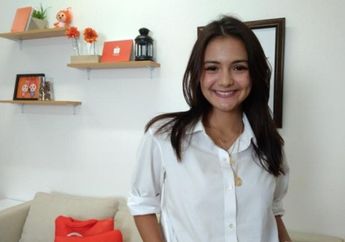 Liburan Bareng Pacar, Amanda Rawles Malu-malu Nggak Mau Ngaku