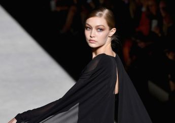 Gigi Hadid Bawakan Tampilan Gotik di Hari Pertama New York Fashion Week