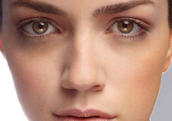 Selama Ini Salah! Ini 5 Langkah Tepat Tutupi Mata Panda Pakai Makeup!