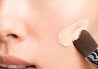 Jangan Sampai Salah Beli, Begini 5 Cara Memilih Foundation yang Tepat Buat Pemula!