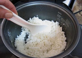 4 Kesalahan Ini Bikin Nasi Kering Padahal Disimpan di Rice Cooker, Kamu Melakukannya?