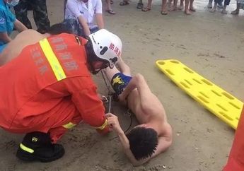 Bak Kehilangan Harga Diri, Pria Ini Mendadak Lari Tunggal Langgang dan Berteriak Kesakitan saat Main di Pantai, Ternyata Alat Kelaminnya Jadi Korban Sosok Mengerikan Ini