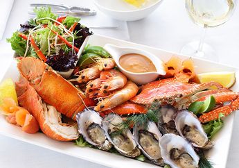 5 Makanan yang Harus Dihindari Selama Musim Hujan, Mulai dari Seafood hingga Sayuran Berdaun Hijau