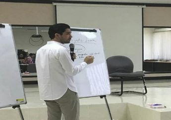 Reza Rahadian Jadi Dosen di UI! Jadi Iri Sama Mahasiswa di Sana!