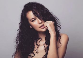 Sang Mantan Berulang Tahun, Sophia Latjuba Malah Asyik Makan Malam dengan Seorang Bule, Pacar Baru?