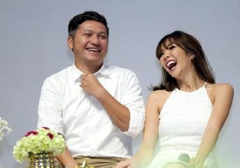 Beda Nasib dengan Koneng, Gisel dan Gading Rayakan Anniversary Cuma dengan Kue yang Mungil Ini