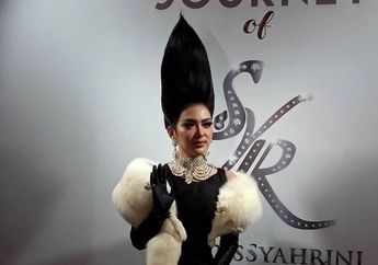 Kehebohan Konser Syahrini, Headpiece Terbesar di Dunia sampai Ganti Kostum di Panggung