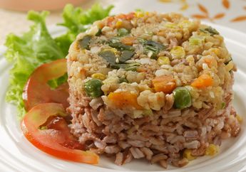 Bingung Memikirkan Menu Sarapan Sehat Besok? Contek Resep Nasi Tim Merah Udang Sayur Ini Saja