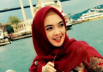 Kini Sudah Bahagia Dinikahi Pejabat yang Beda Usia 27 Tahun Lebih Tua, Siapa Sangka Rumah Artis Cantik Ini Ternyata Dapurnya Seperti Ini, Siap-siap Dibuat Kaget!
