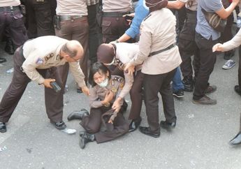 7 Polwan Ini Terkena Pelecehan Seksual Saat Amankan Demo di Riau