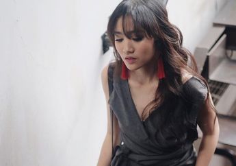 Tiru 5 Style dengan Anting Tassel Ala Febby Rastanty yang Kece Abis!
