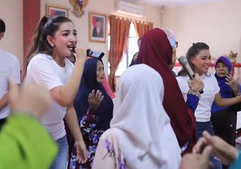 Kenang 2 Tahun Kepergian Ibu, Ashanty Kunjungi Panti Jompo