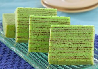 Tanpa Oven, Kita Bisa Membuat Lapis Legit Pandan Super Lembut Ini!