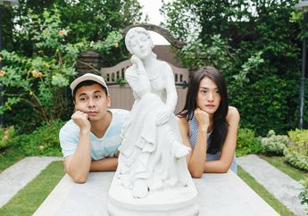 Tiru 7 Fashion Couple Ala Anissa Aziza dan Raditya Dika buat Malam Mingguan!
