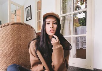 Stylish! Ini Tampilan Anggun Maudy Ayunda dengan 4 Fashion Batik!