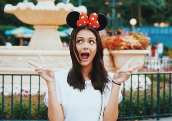 Gaya Makin Trendi dengan 6 Padu Padan Sneakers Ala Amanda Rawles