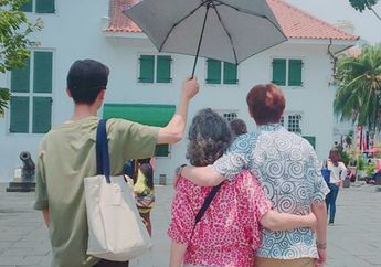 Nichkhun ‘2PM ‘ Unggah Foto Bareng Ibunya di Kota Tua, Jakarta!