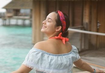 5 Trik Simpel Tampil Modis dengan Silk Scarf yang Bisa Ditiru