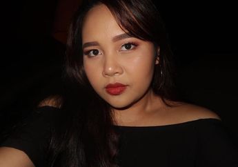Tiru Gaya Makeup Anak Ari Lasso, Aura Rivanya dengan 4 Rekomendasi Lipstik Merah Ini!
