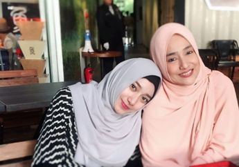 7 Pasang Ibu & Anak Seleb Indonesia yang Punya Wajah Mirip. Kembar!