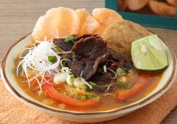 Malam Hari Memang Waktu yang Tepat Menyantap Semangkuk Soto Padang