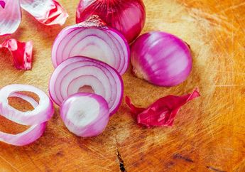 Cuma Taruh Irisan Bawang Merah di Telapak Kaki, Manfaat Luar Biasa Ini Akan Dirasakan Oleh Tubuh, Wajib Dicoba!