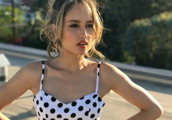 7 Inspirasi Tampil Modis dengan Crop Top Ala Cinta Laura. Simpel!