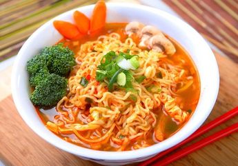 3 Cara Bikin Mie Instan Jadi Makanan yang Lebih Sehat. Cobain Yuk!
