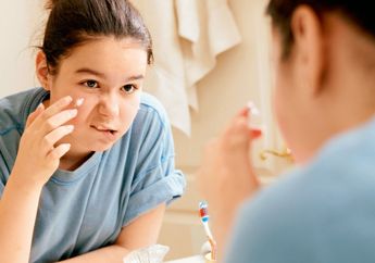 5 Skincare yang Wajib Dimiliki Para Remaja. Biar Enggak Jerawatan!