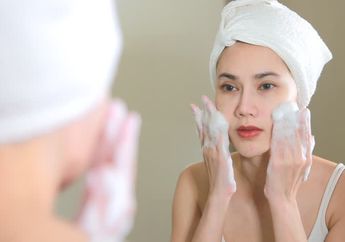 3 Facial Wash Cowok Untuk Kulit Berminyak yang Bisa Dipakai Cewek!