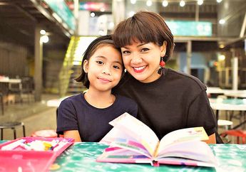 Nirina Zubir Kini Sibuk dengan Usaha Kedai Kopi, Begini Komentar Suami dan Dua Anaknya