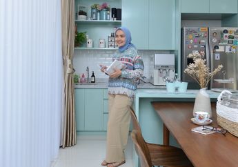 Inspirasi Desain Dapur Ria Miranda, Desainer Hijab yang Suka Warna Segar