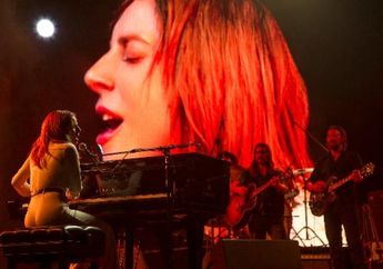Lagu I'll Never Love Again Sukses Bikin Baper di Film A Star Is Born!