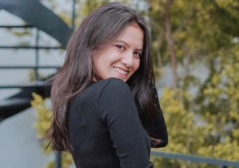 Tiru 7 Fashion Hitam Putih Ala Marsha Aruan Buat Malam Mingguan