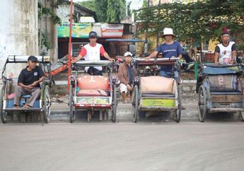 Hanya Dapat 180 Ribu per Bulan, Tukang Becak Ini Sanggup Memberi Makan Sang Istri yang Menderita Kencing Manis