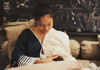 3 Minggu Jadi Ibu Baru, Putri Marino Menikmati Momen Menyusui