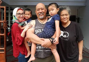 7 Hari Meninggalnya Istri Indro Warkop, Begini Suasana Pengajian di Rumahnya yang Banjir Makanan