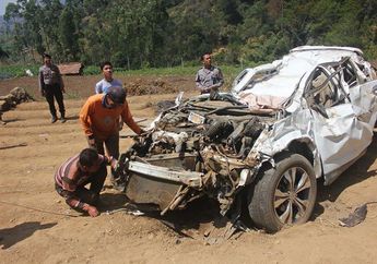 Sepasang Kekasih Terlibat Kecelakaan Tunggal di Magetan Hingga Masuk Jurang, sang Pria Meninggal Dunia