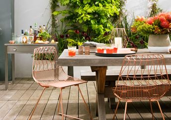 Simak Perbandingan Material Lantai untuk Ruang Makan Outdoor, Tak Hanya Dek Kayu!